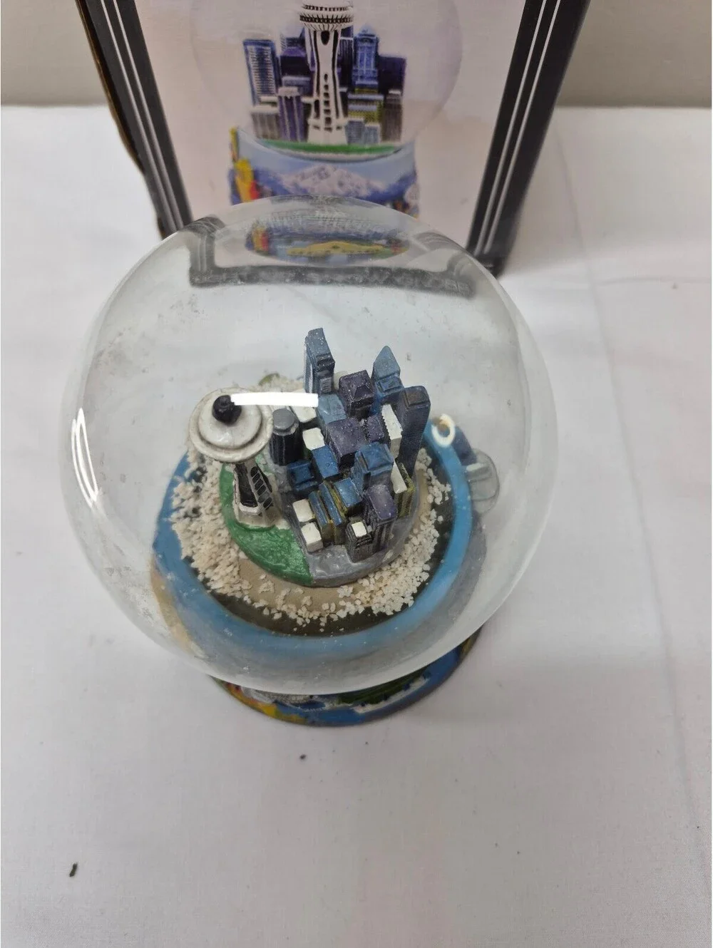Space Needle Seattle Washington Light-Up Snow Globe Collectible J25